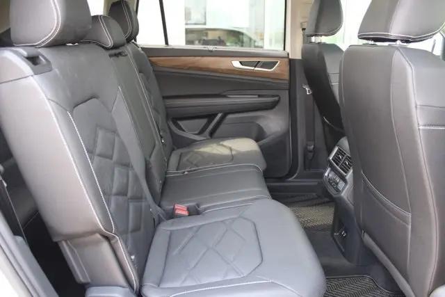 2026 Volkswagen Atlas SE with Technology