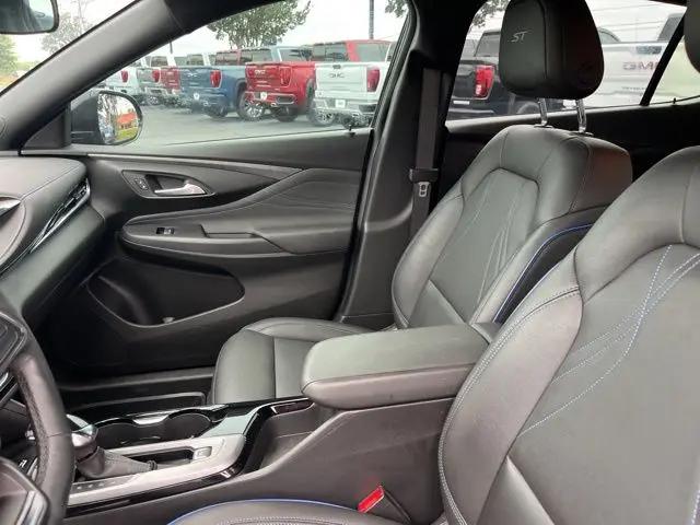 2025 Buick NV Sport Touring FWD
