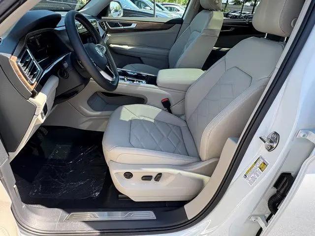 2026 Volkswagen Atlas SE with Technology
