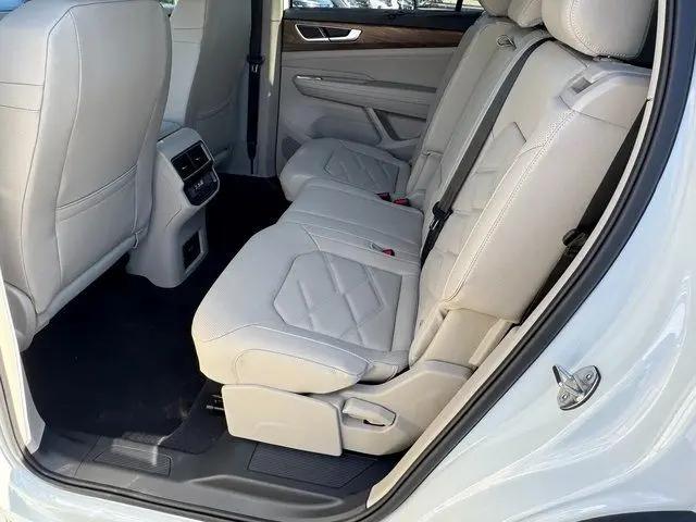 2026 Volkswagen Atlas SE with Technology