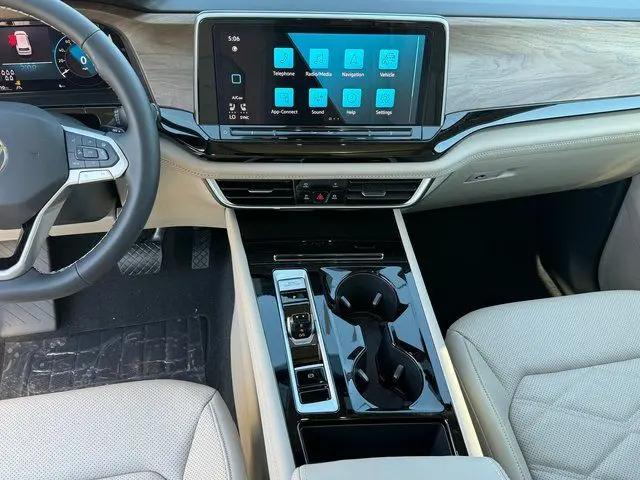 2026 Volkswagen Atlas SE with Technology
