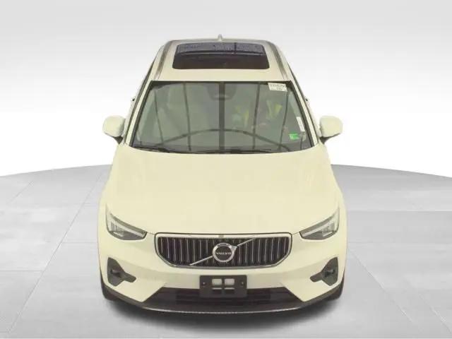 2023 Volvo XC40 B5 Plus Bright Theme
