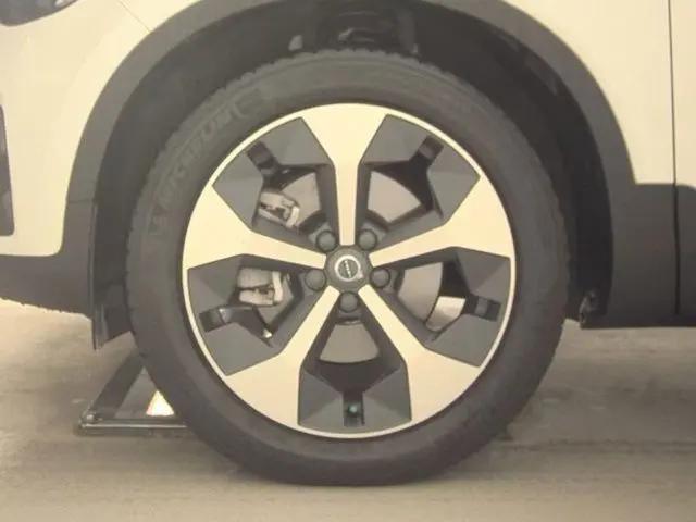 2023 Volvo XC40 B5 Plus Bright Theme