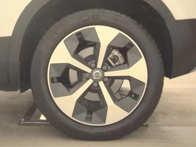 2023 Volvo XC40 B5 Plus Bright Theme