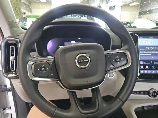 2023 Volvo XC40 B5 Plus Bright Theme
