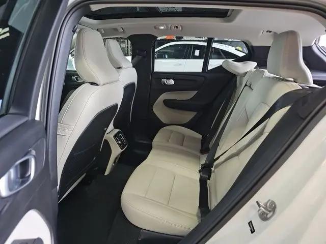 2023 Volvo XC40 B5 Plus Bright Theme