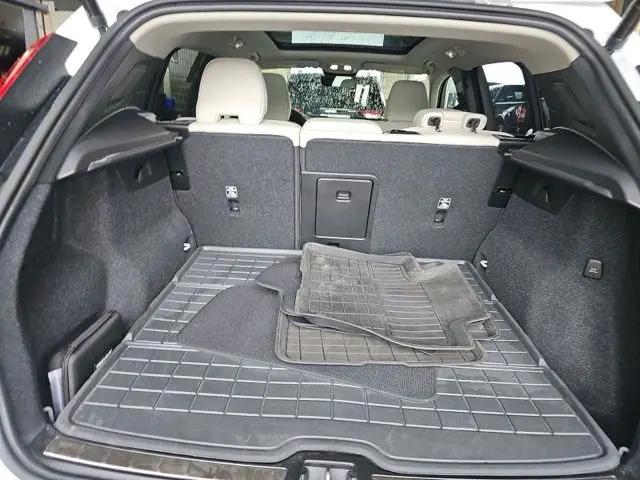 2023 Volvo XC40 B5 Plus Bright Theme