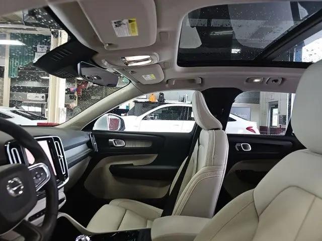 2023 Volvo XC40 B5 Plus Bright Theme
