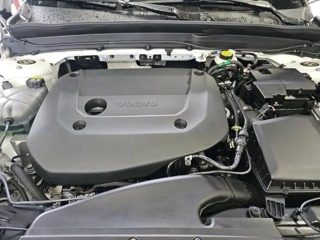 2023 Volvo XC40 B5 Plus Bright Theme