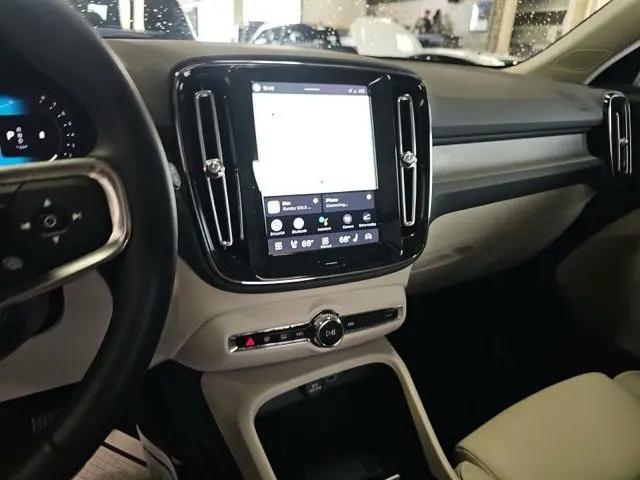 2023 Volvo XC40 B5 Plus Bright Theme