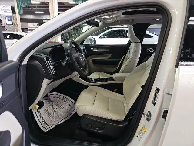 2023 Volvo XC40 B5 Plus Bright Theme