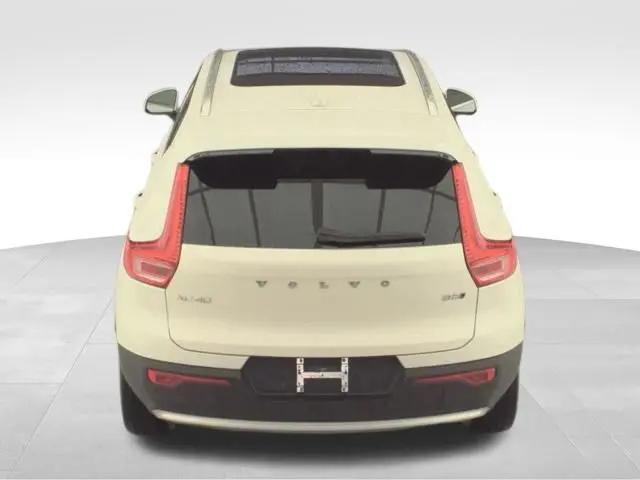 2023 Volvo XC40 B5 Plus Bright Theme