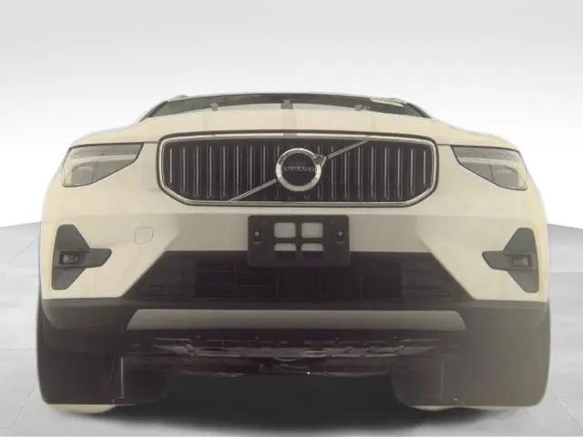 2023 Volvo XC40 B5 Plus Bright Theme