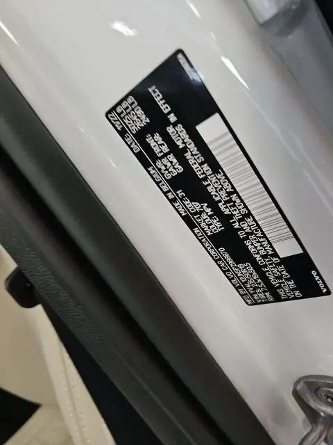2023 Volvo XC40 B5 Plus Bright Theme