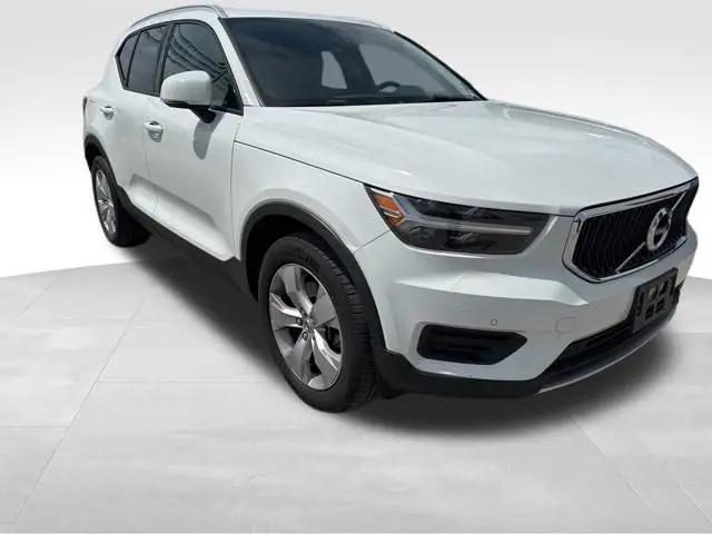 2020 Volvo XC40 T5 Momentum