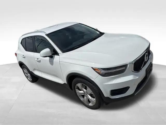 2020 Volvo XC40 T5 Momentum
