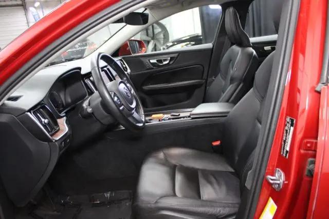 2021 Volvo S60 T5 Momentum