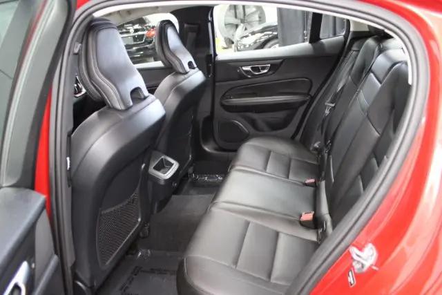 2021 Volvo S60 T5 Momentum