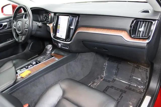 2021 Volvo S60 T5 Momentum