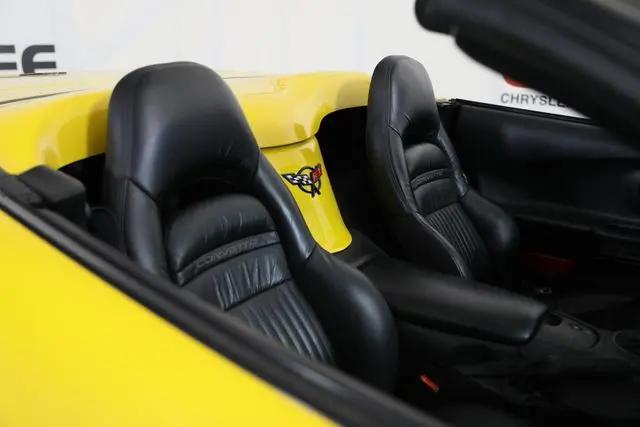 2000 Chevrolet Corvette Base