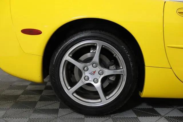 2000 Chevrolet Corvette Base