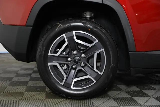 2026 Jeep Cherokee Laredo 4x4