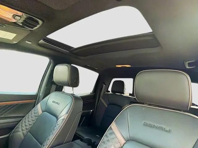 2023 GMC Canyon 4WD Crew Cab Short Box Denali