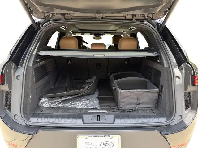 2026 Land Rover Range Rover Sport P360 SE