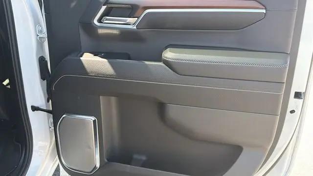 2024 GMC Sierra 1500 4WD Crew Cab Short Box Denali