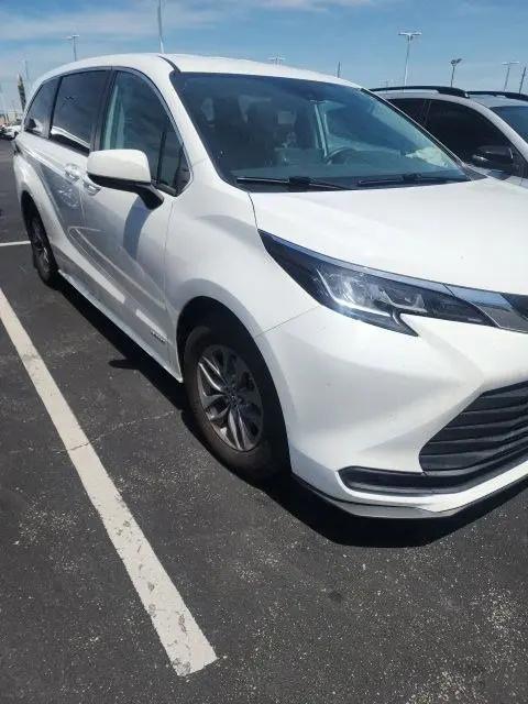 2021 Toyota Sienna LE