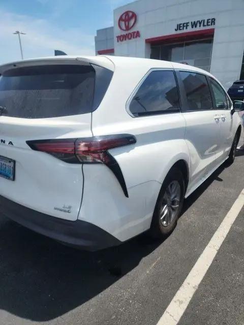 2021 Toyota Sienna LE