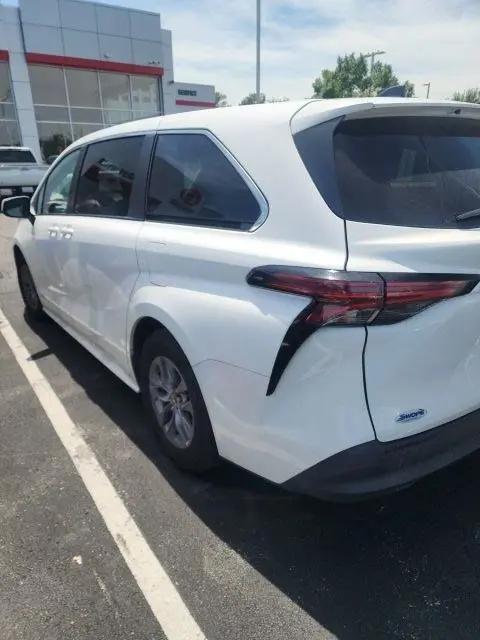 2021 Toyota Sienna LE