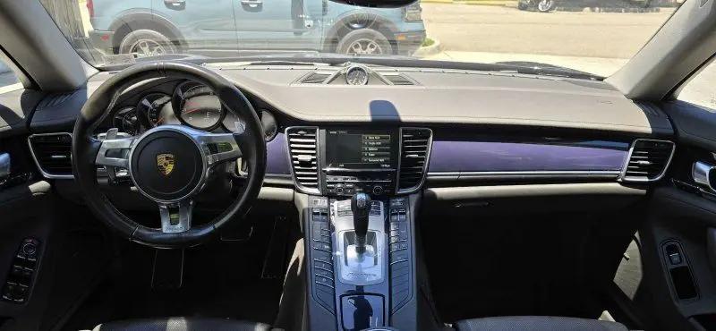 2016 Porsche Panamera 4