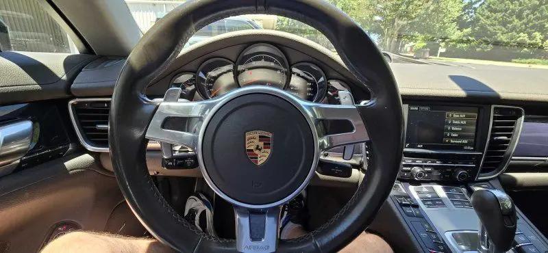 2016 Porsche Panamera 4