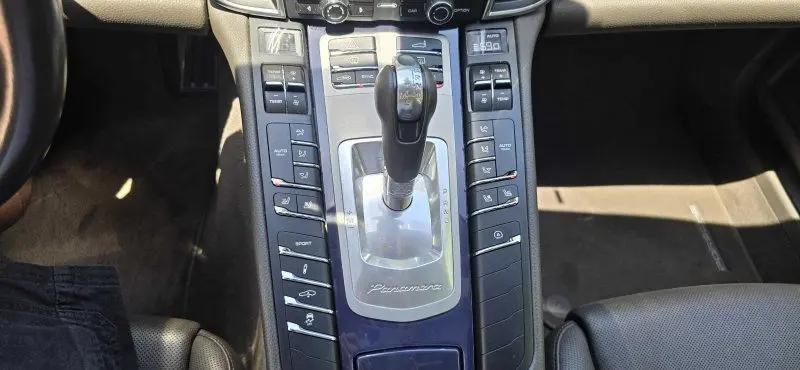 2016 Porsche Panamera 4