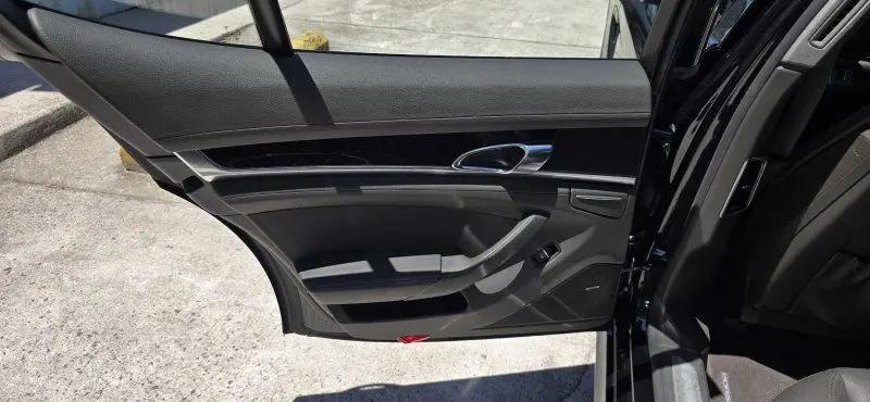 2016 Porsche Panamera 4