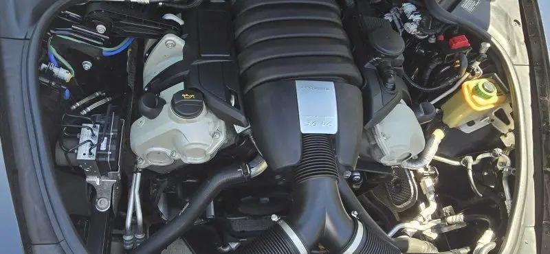 2016 Porsche Panamera 4