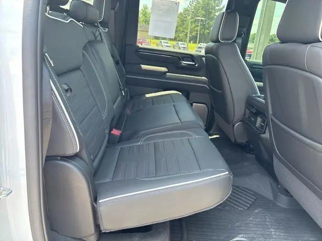 2025 GMC Sierra 2500HD 4WD Crew Cab Standard Bed AT4X