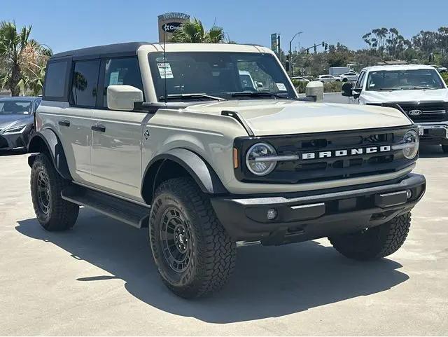 2026 Ford Bronco Outer Banks