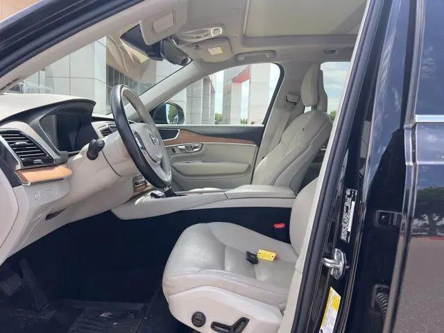 2021 Volvo XC90 T6 Momentum 6 Passenger