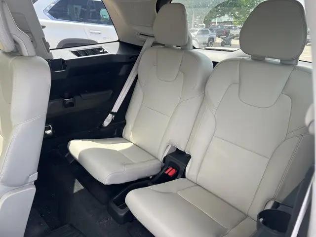 2021 Volvo XC90 T6 Momentum 6 Passenger