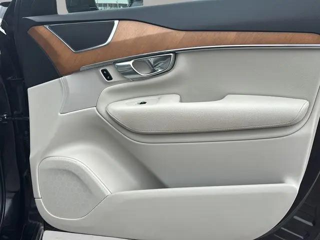 2021 Volvo XC90 T6 Momentum 6 Passenger