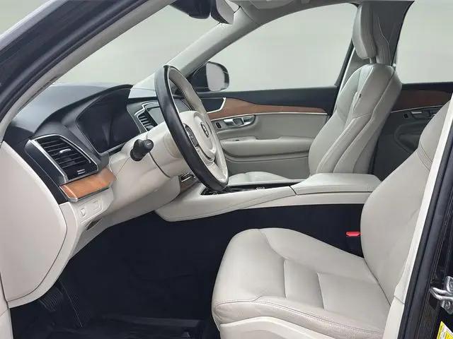 2021 Volvo XC90 T6 Momentum 6 Passenger