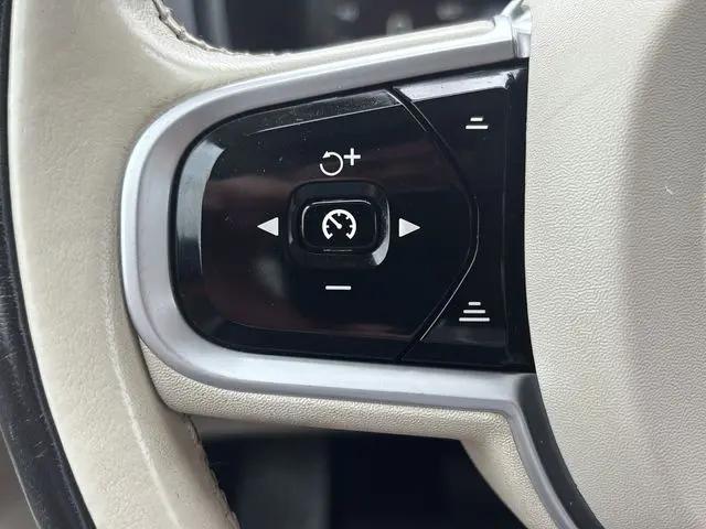 2021 Volvo XC90 T6 Momentum 6 Passenger