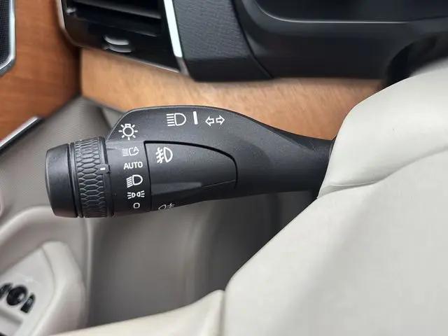 2021 Volvo XC90 T6 Momentum 6 Passenger