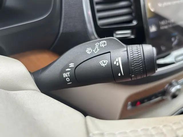 2021 Volvo XC90 T6 Momentum 6 Passenger