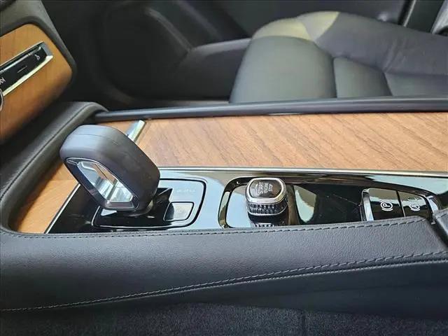 2024 Volvo XC90 B5 Plus Bright Theme