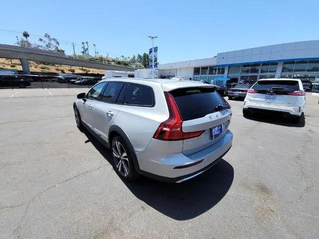 2025 Volvo V60 Cross Country Plus, B5 AWD Gas (mild hybrid)
