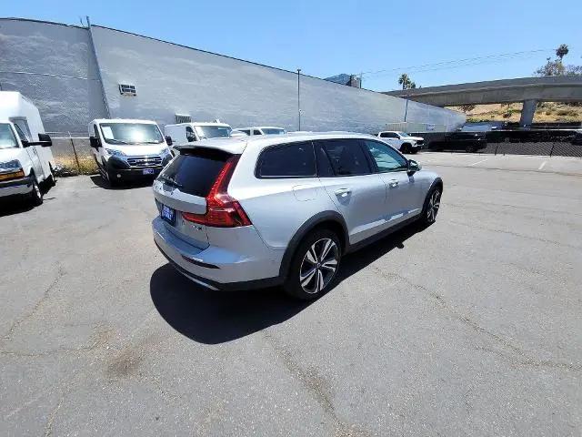 2025 Volvo V60 Cross Country Plus, B5 AWD Gas (mild hybrid)