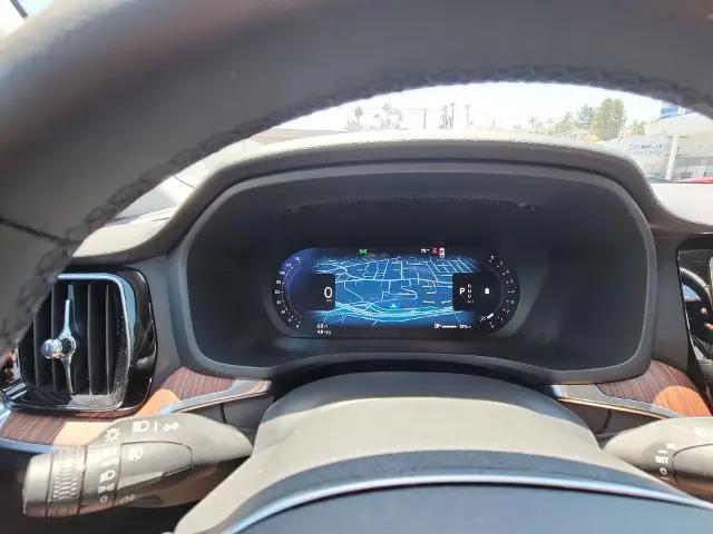2025 Volvo V60 Cross Country Plus, B5 AWD Gas (mild hybrid)
